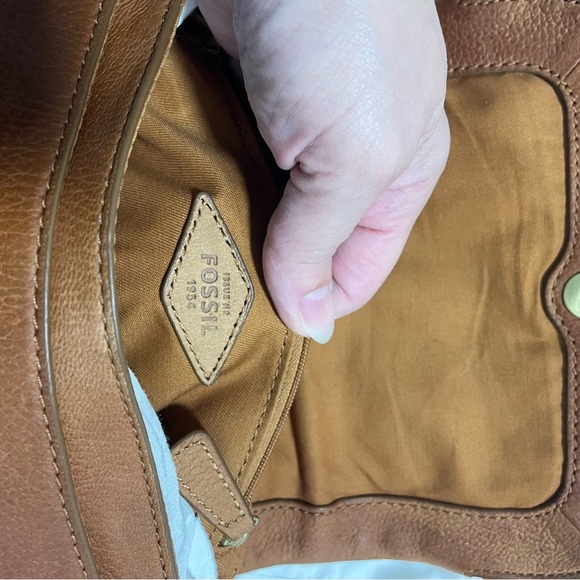 FOSSIL
Preston Flap Pocket Crossbody
Stripe Tan Ivory Pink Brown Leather - Picture 4 of 4